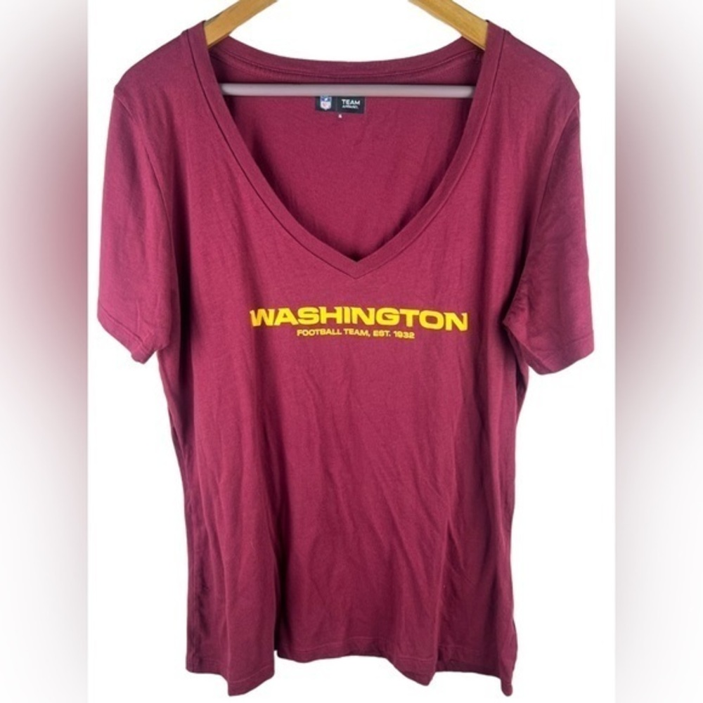 Women’s Washington football maroon Vneck fitted T-Shirt XL